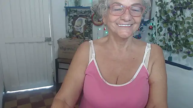 Snapshot of FunnyGrandma chatting on 12.13.25 FunnyGrandma online show from 12.13.25
