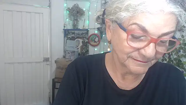 Snapshot of FunnyGrandma chatting on 12.14.25 FunnyGrandma online show from 12.14.25