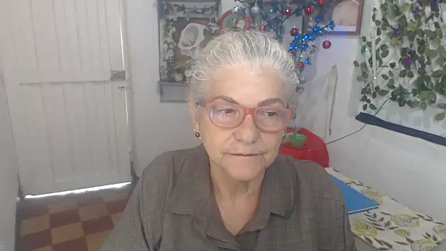Snapshot of FunnyGrandma chatting on 12.17.25 FunnyGrandma online show from 12.17.25