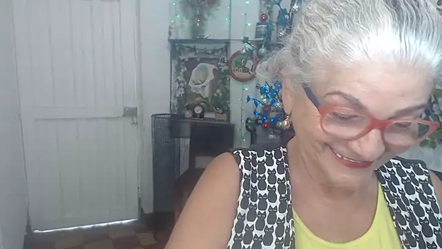 Snapshot of FunnyGrandma chatting on 12.18.25 FunnyGrandma online show from 12.18.25
