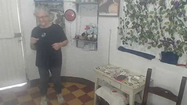 Snapshot of FunnyGrandma chatting on 02.07.26 FunnyGrandma online show from 02.07.26