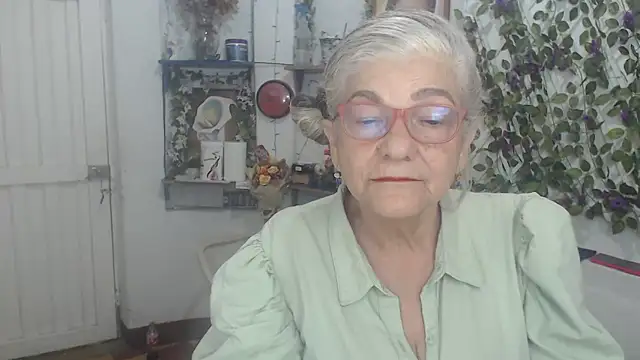 Snapshot of FunnyGrandma chatting on 03.15.26 FunnyGrandma online show from 03.15.26
