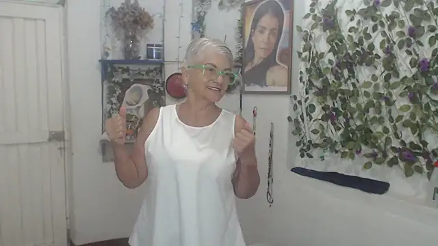 Snapshot of FunnyGrandma chatting on 03.26.26 FunnyGrandma online show from 03.26.26