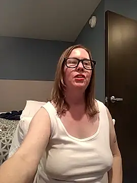 Snapshot of SweetandNaughty1 chatting on 10.21.25 SweetandNaughty1 online show from 10.21.25