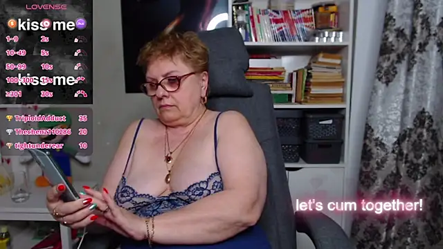 Snapshot of Mella4you chatting on 03.18.25 Mella4you online show from 03.18.25