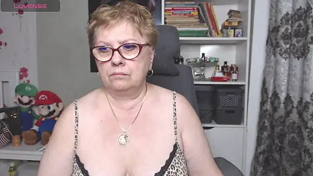 Snapshot of Mella4you chatting on 11.27.25 Mella4you online show from 11.27.25