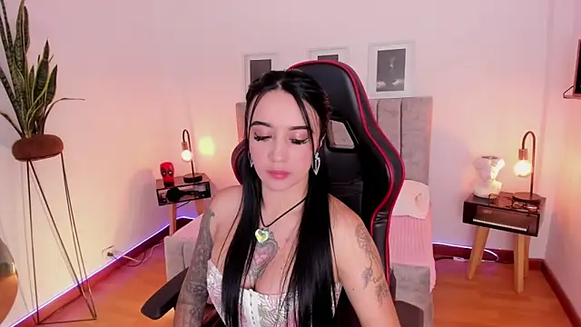 EmmyEvans1 online show from 01.28.25