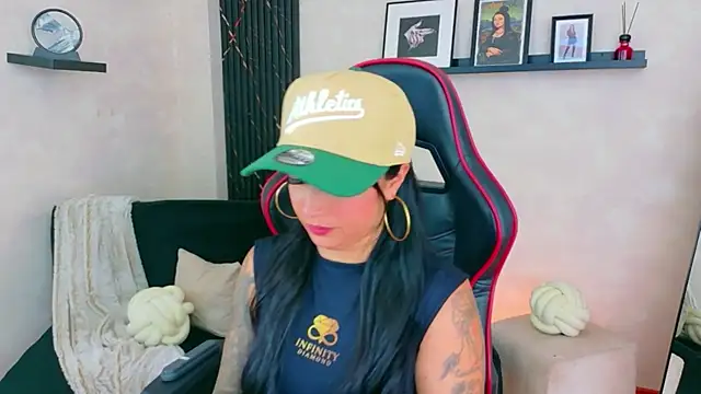 EmmyEvans1 online show from 05.26.26