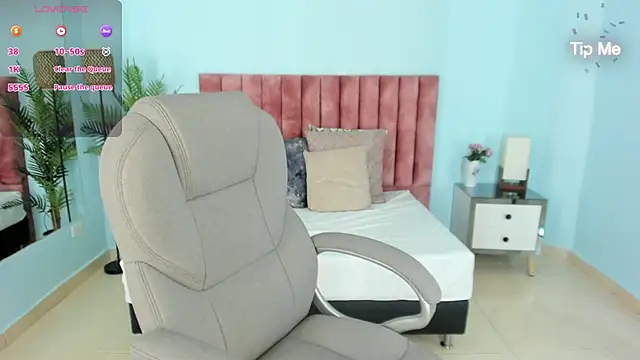 tati saldarriaga online show from 11.28.25