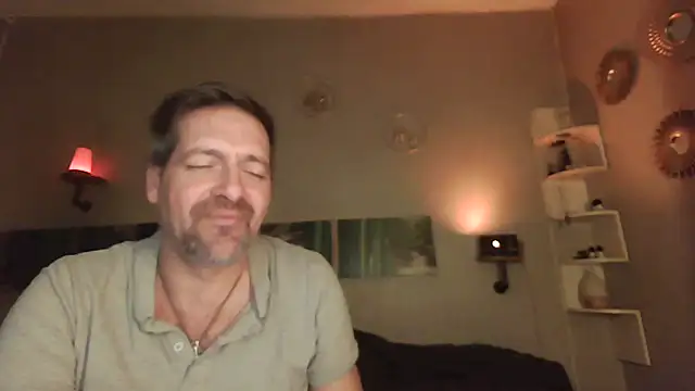 Snapshot of matrikes1 chatting on 12.13.24 matrikes1 online show from 12.13.24