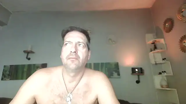 Snapshot of matrikes1 chatting on 12.14.24 matrikes1 online show from 12.14.24