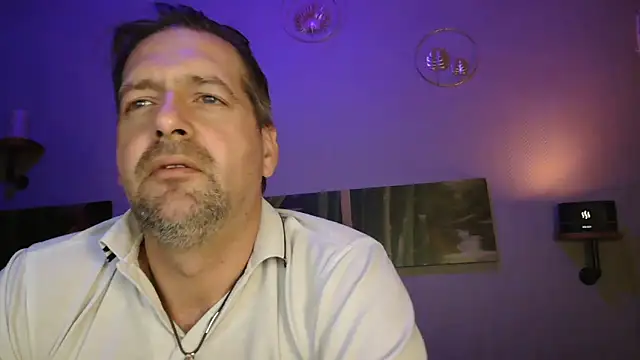 Snapshot of matrikes1 chatting on 12.16.24 matrikes1 online show from 12.16.24