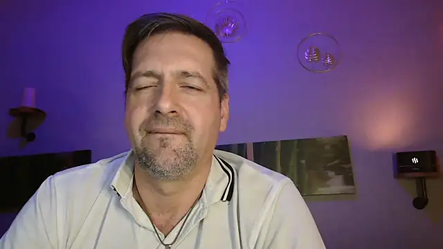 Snapshot of matrikes1 chatting on 12.20.24 matrikes1 online show from 12.20.24