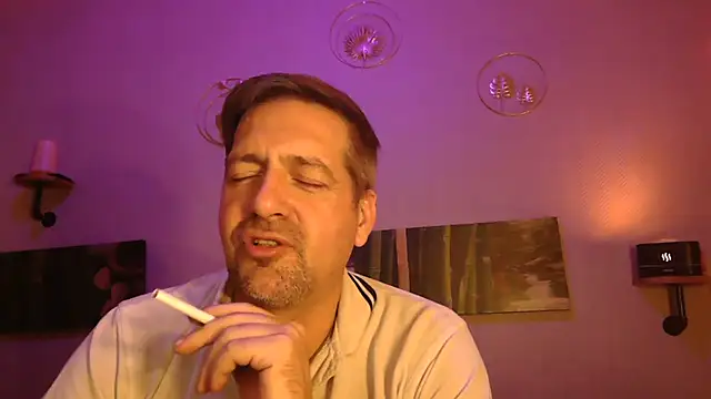 Snapshot of matrikes1 chatting on 12.20.24 matrikes1 online show from 12.20.24