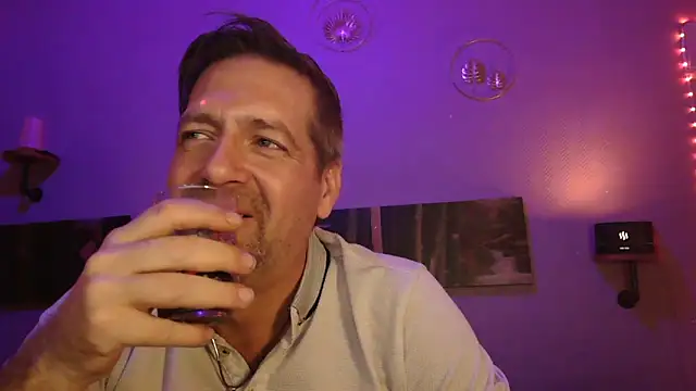 Snapshot of matrikes1 chatting on 12.21.24 matrikes1 online show from 12.21.24