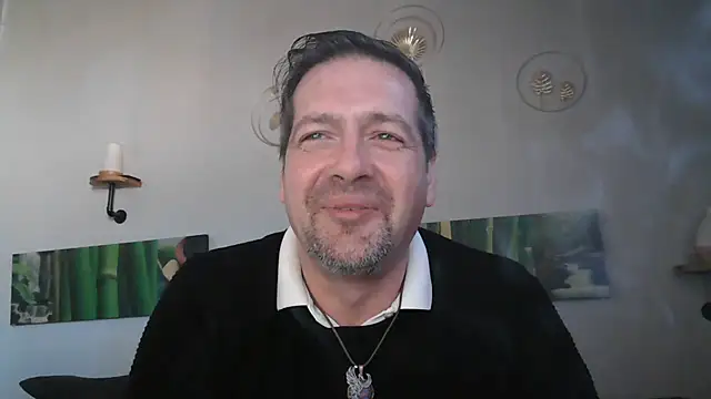 Snapshot of matrikes1 chatting on 12.26.24 matrikes1 online show from 12.26.24