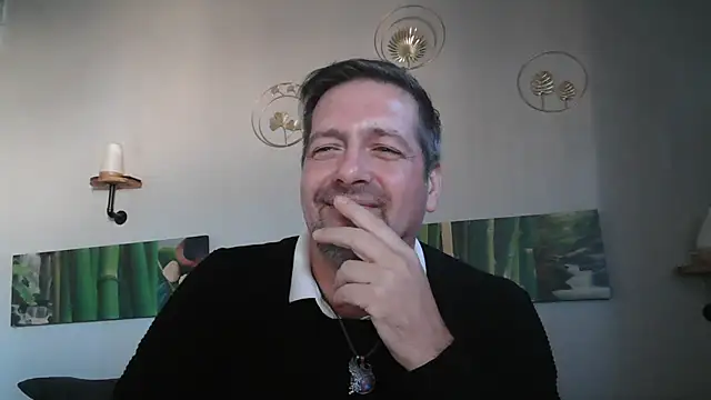 Snapshot of matrikes1 chatting on 12.26.24 matrikes1 online show from 12.26.24