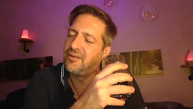 Snapshot of matrikes1 chatting on 12.27.24 matrikes1 online show from 12.27.24