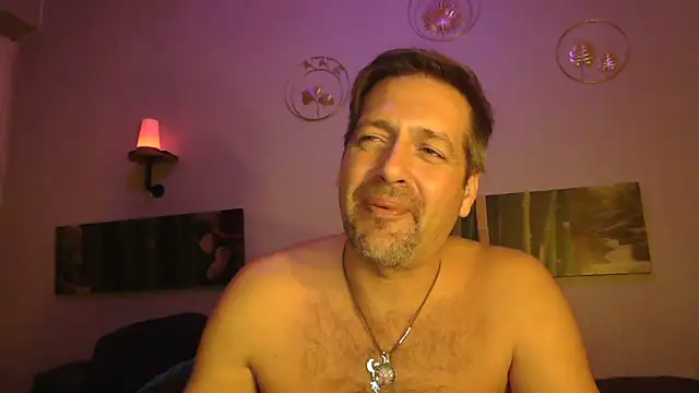 Snapshot of matrikes1 chatting on 12.28.24 matrikes1 online show from 12.28.24