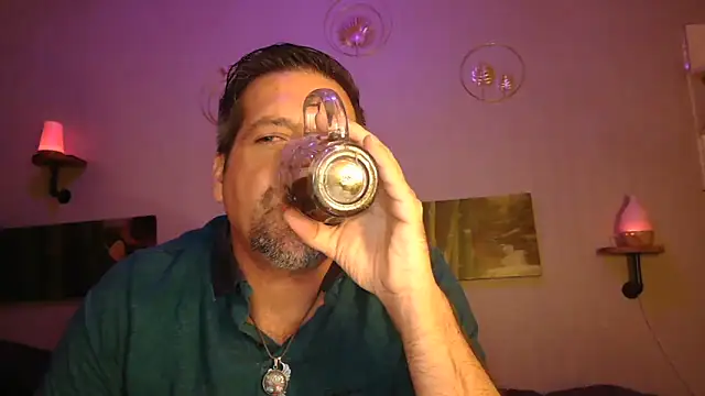 Snapshot of matrikes1 chatting on 12.29.24 matrikes1 online show from 12.29.24