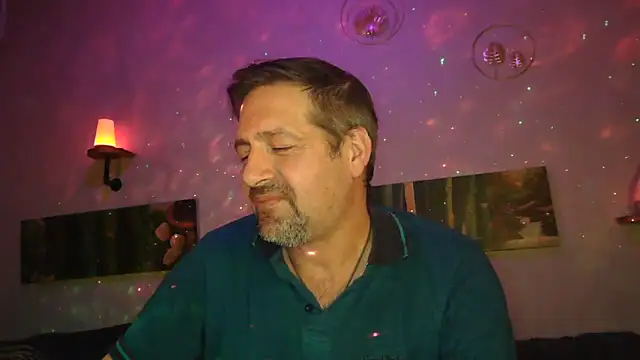 Snapshot of matrikes1 chatting on 12.31.24 matrikes1 online show from 12.31.24