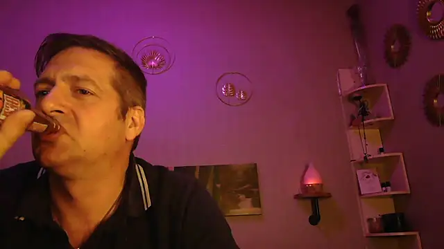 Snapshot of matrikes1 chatting on 01.12.25 matrikes1 online show from 01.12.25