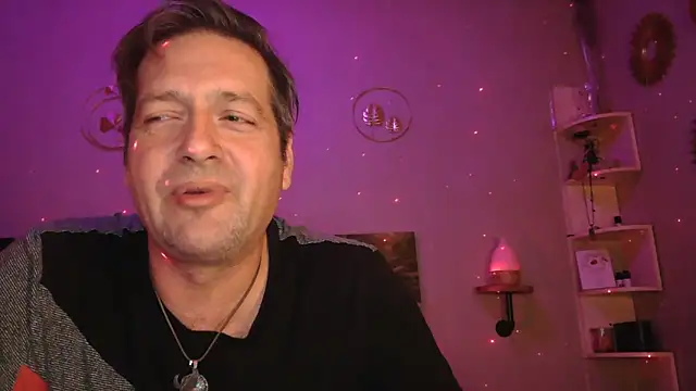 Snapshot of matrikes1 chatting on 01.18.25 matrikes1 online show from 01.18.25