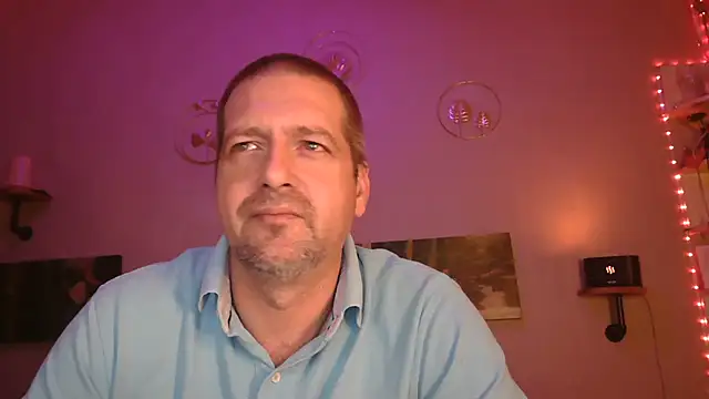 Snapshot of matrikes1 chatting on 02.14.25 matrikes1 online show from 02.14.25