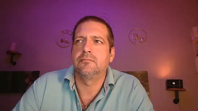 Snapshot of matrikes1 chatting on 02.28.25 matrikes1 online show from 02.28.25