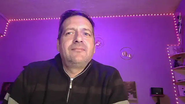 Snapshot of matrikes1 chatting on 12.22.25 matrikes1 online show from 12.22.25