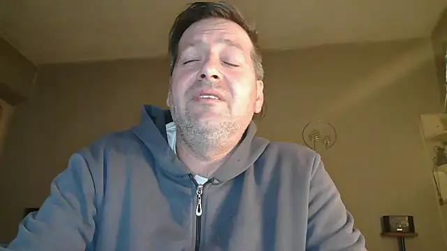 Snapshot of matrikes1 chatting on 03.25.26 matrikes1 online show from 03.25.26