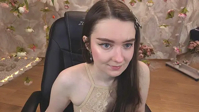 Snapshot of CloudGrace chatting on 05.04.26 CloudGrace online show from 05.04.26