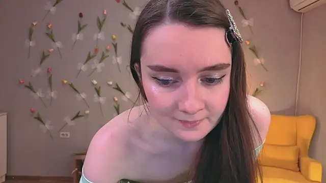 Snapshot of CloudGrace chatting on 05.13.26 CloudGrace online show from 05.13.26