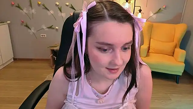 Snapshot of CloudGrace chatting on 06.13.26 CloudGrace online show from 06.13.26