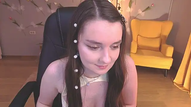 Snapshot of CloudGrace chatting on 06.27.26 CloudGrace online show from 06.27.26
