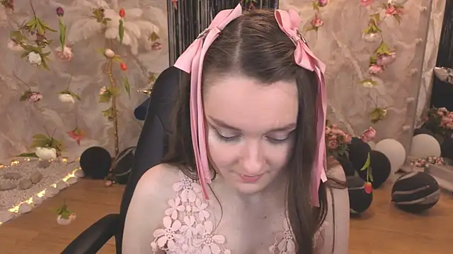 Snapshot of CloudGrace chatting on 07.14.26 CloudGrace online show from 07.14.26