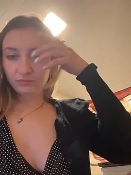 Snapshot of SusanCurt chatting on 02.14.25 SusanCurt online show from 02.14.25