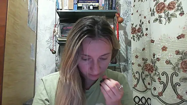 Snapshot of SusanCurt chatting on 09.09.25 SusanCurt online show from 09.09.25