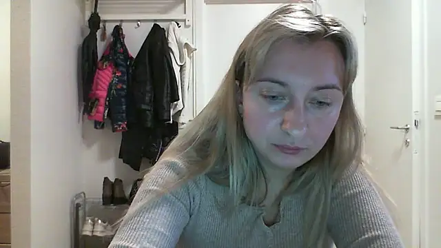 Snapshot of SusanCurt chatting on 10.13.25 SusanCurt online show from 10.13.25