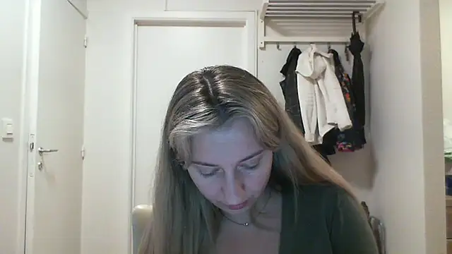 Snapshot of SusanCurt chatting on 10.17.25 SusanCurt online show from 10.17.25