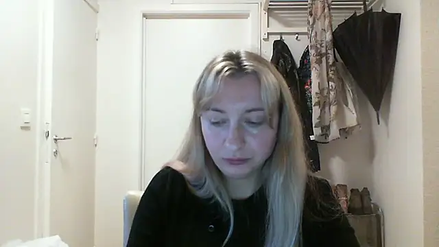 Snapshot of SusanCurt chatting on 10.24.25 SusanCurt online show from 10.24.25