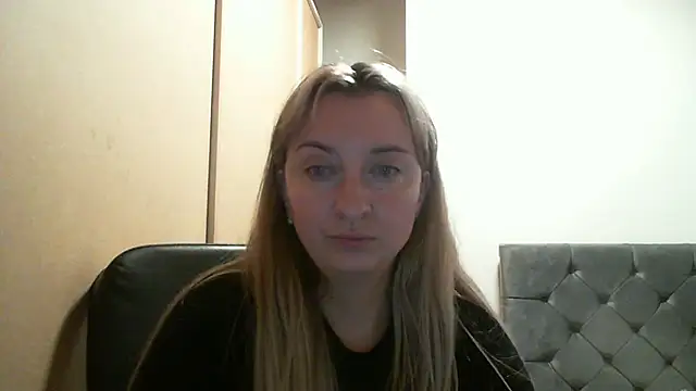 Snapshot of SusanCurt chatting on 10.25.25 SusanCurt online show from 10.25.25