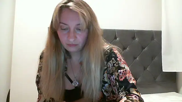 Snapshot of SusanCurt chatting on 11.03.25 SusanCurt online show from 11.03.25