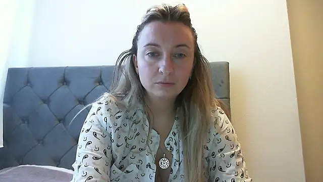 Snapshot of SusanCurt chatting on 11.15.25 SusanCurt online show from 11.15.25