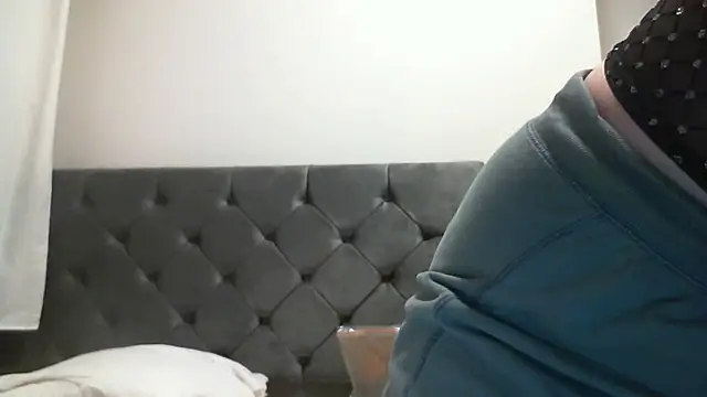 Snapshot of SusanCurt chatting on 11.19.25 SusanCurt online show from 11.19.25