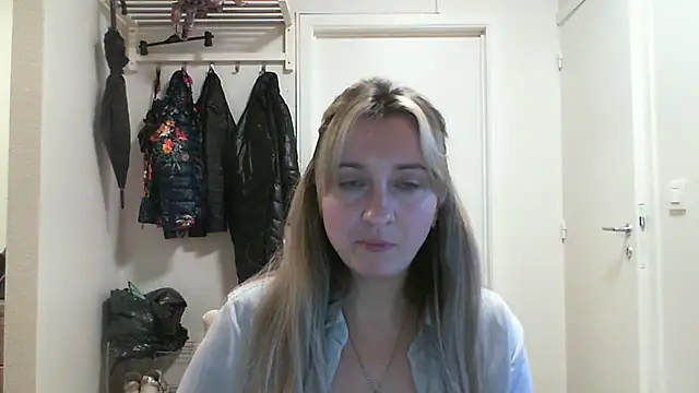 Snapshot of SusanCurt chatting on 11.21.25 SusanCurt online show from 11.21.25