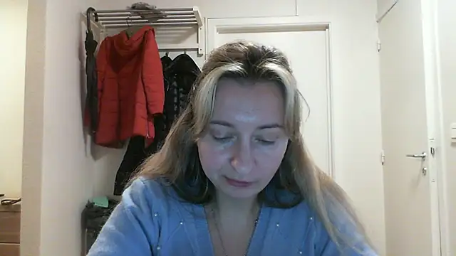 Snapshot of SusanCurt chatting on 11.25.25 SusanCurt online show from 11.25.25