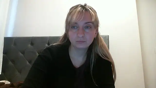 Snapshot of SusanCurt chatting on 12.05.25 SusanCurt online show from 12.05.25