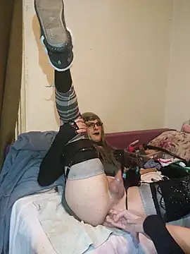 Snapshot of DiamondDrillBit chatting on 02.27.25 DiamondDrillBit online show from 02.27.25