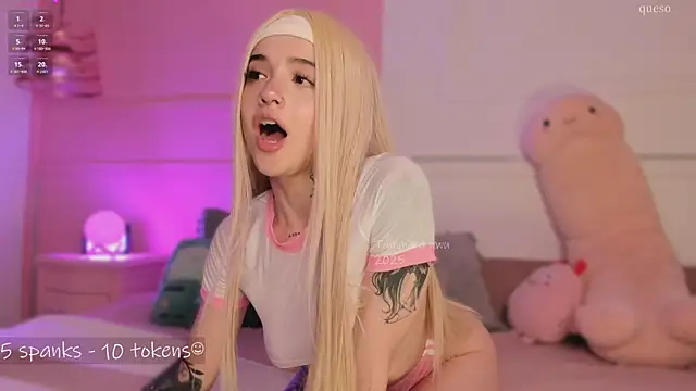 Snapshot of _Tammara_ chatting on 02.13.25 Tammara online show from 02.13.25